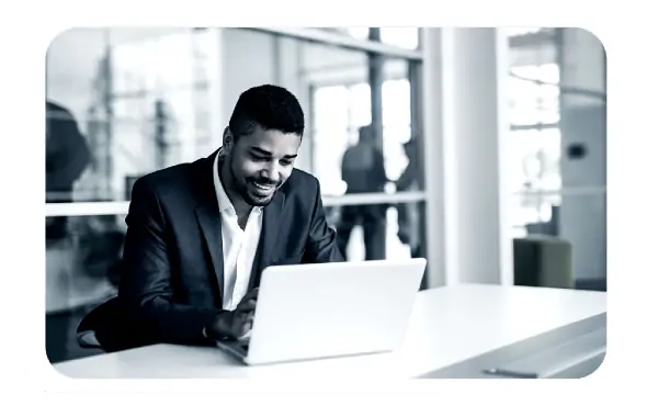 A customer using Movex on a laptop